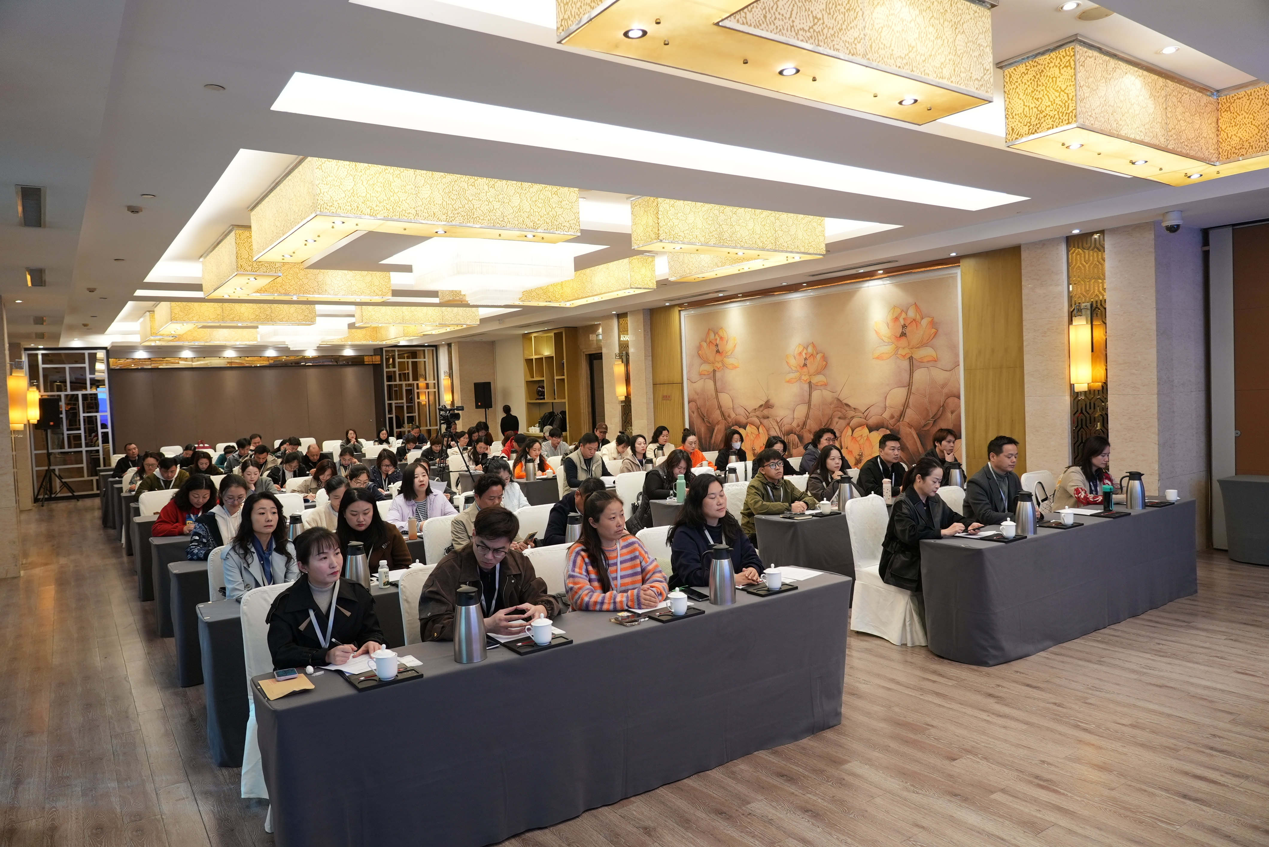 可用会议照片1.JPG 可用会议照片1.JPG